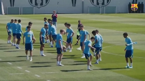 Notícias ao Minuto Brasil - Esporte - Barcelona se prepara para a Champions com bolas de tênis; veja