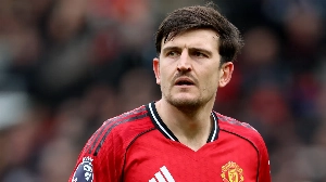 Notícias ao Minuto Brasil - Esporte - Maguire recusa proposta milionária e renova com o Manchester United
