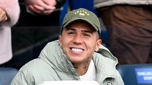 Notícias ao Minuto Brasil - Esporte - Pedido de desculpas não basta: Enzo é cortado de Chelsea x City