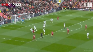 Notícias ao Minuto Brasil - Esporte - Ngumoha brilha, marca golaço e desponta como nova joia do Liverpool