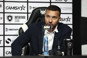 ge - Diretor do Botafogo cita conversas com Textor e explica busca por novo técnico: 