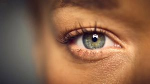 Novidades do TecMundo - Injeções de ouro nos olhos: tratamento promete reverter cegueira com nanopartículas