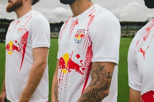 ge - Bragantino revela modelo do primeiro uniforme para a temporada 2026; veja fotos