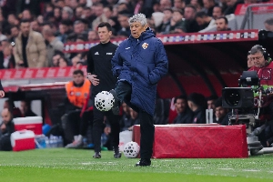 ge - Técnico da Romênia e lenda do futebol local, Lucescu desmaia em treino e é hospitalizado às pressas