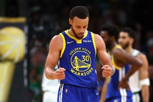 ge - NBA: camiseta de Curry do título de 2022 é vendida por mais de R$ 13 milhões