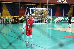 ge - Copa TV Grande Rio: com 6 gols de artilheiro, Castro Alves goleia na abertura do Sub-10