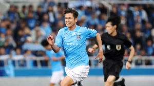Notícias ao Minuto Brasil - Esporte - Aos 59 anos, Kazuyoshi Miura bate recorde ao marcar dois gols no Japão
