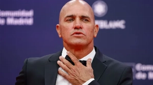 Notícias ao Minuto Brasil - Esporte - Kelly Slater volta ao circuito mundial em etapa no Taiti