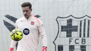 Notícias ao Minuto Brasil - Esporte - Barcelona empresta Ter Stegen ao Ajax até o fim da temporada 2026/27