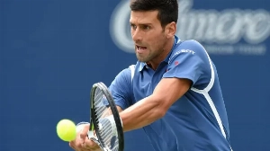 Notícias ao Minuto Brasil - Esporte - Djokovic bate Tsitsipas, avança em Wimbledon e pode reencontrar Fonseca