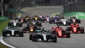 Notícias ao Minuto Brasil - Esporte - Por que a Fórmula 1 marcou o GP do Azerbaijão para um sábado?