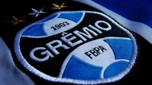 Notícias ao Minuto Brasil - Esporte - Grêmio suspende torcedor acusado de fazer gestos racistas no Gre-Nal