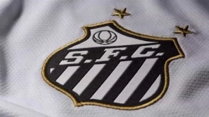 Notícias ao Minuto Brasil - Esporte - Santos faz três gols no 1º tempo e quase cede empate, mas vence o Inter