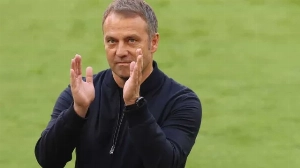 Notícias ao Minuto Brasil - Esporte - Hansi Flick confirma renovação de contrato com o Barcelona até 2028