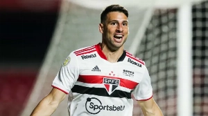 Notícias ao Minuto Brasil - Esporte - São Paulo volta a Ter Luciano e Calleri, autores de metade dos gols no ano, para encarar Vasco