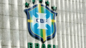 Notícias ao Minuto Brasil - Esporte - CBF prevê regra para punir clubes por pressão de torcidas em atletas em CTs