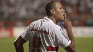 Notícias ao Minuto Brasil - Esporte - Luis Fabiano anuncia pré-candidatura a deputado federal por São Paulo: 'Aceitei o chamado'