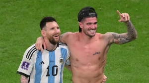 Notícias ao Minuto Brasil - Esporte - De Paul marca e homenageia pai de Messi em derrota do Inter Miami na Leagues Cup