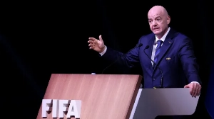 Notícias ao Minuto Brasil - Esporte - Infantino bancou curso, promoveu e demitiu suposta amante