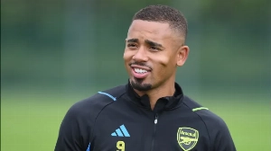 Notícias ao Minuto Brasil - Esporte - Gabriel Jesus treina no CT do Palmeiras durante as férias do Arsenal