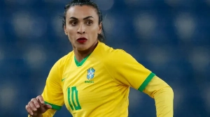 Notícias ao Minuto Brasil - Esporte - Jornal inglês lista 50 cavadinhas históricas e cita Marta, Ceni, Djalminha e Pato