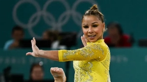 Notícias ao Minuto Brasil - Esporte - Flávia Saraiva é ouro nas barras assimétricas em etapa da Copa do Mundo