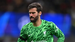 Notícias ao Minuto Brasil - Esporte - Titular absoluto no gol da seleção, Alisson chega à Copa do Mundo atormentado por lesões