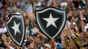 Notícias ao Minuto Brasil - Esporte - Botafogo volta a sofrer transfer ban da Fifa por dívida milionária