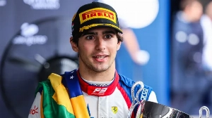 Notícias ao Minuto Brasil - Esporte - Brasileiro Rafael Câmara é anunciado como piloto da Haas na F1 em 2027
