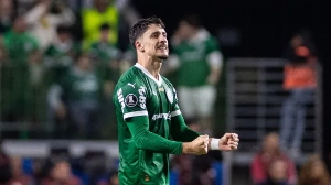 Notícias ao Minuto Brasil - Esporte - Piquerez avança em recuperação no Palmeiras e mantém sonho da Copa vivo