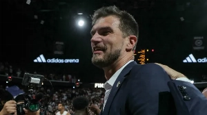 Notícias ao Minuto Brasil - Esporte - NBA: Tiago Splitter, do Portland, é 1º técnico brasileiro nos playoffs