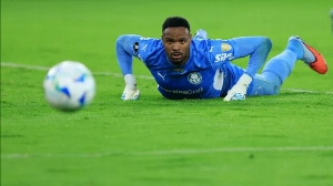 Notícias ao Minuto Brasil - Esporte - Palmeiras cochila, leva gol contra de goleiro e empata com Cerro na Libertadores