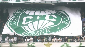 Notícias ao Minuto Brasil - Esporte - Em busca da reação, Coritiba recebe a lanterna Chapecoense para encerrar jejum