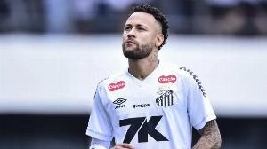 Notícias ao Minuto Brasil - Esporte - Santos: Neymar e Robinho Jr se desentendem e discutem nos bastidores