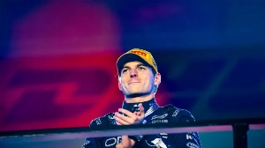 Notícias ao Minuto Brasil - Esporte - Red Bull banca permanência de Verstappen e ignora rumores de saída ao final da temporada
