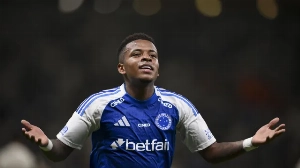 Notícias ao Minuto Brasil - Esporte - Cruzeiro vira sobre Fla no último lance, e Palmeiras pode abrir vantagem