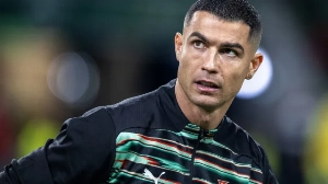 Notícias ao Minuto Brasil - Esporte - CR7 deixa de seguir Gary Lineker no Instagram: 