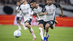 Notícias ao Minuto Brasil - Esporte - Corinthians de Diniz joga bem, bate Peñarol e encaminha vaga na Libertadores