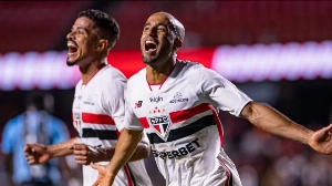 Notícias ao Minuto Brasil - Esporte - São Paulo desafia Vasco em crise para tentar se aproximar do Palmeiras no Brasileirão