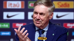 Notícias ao Minuto Brasil - Esporte - Ancelotti diz que não cortará Neymar e vê lesão como 'pequeno problema'