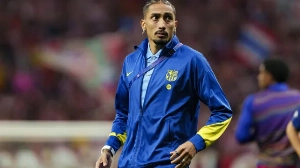 Notícias ao Minuto Brasil - Esporte - “Foi um roubo”, dispara Raphinha após queda do Barça na Champions