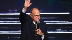 Notícias ao Minuto Brasil - Esporte - 'Despedida foi realizada de forma discreta', diz família de Oscar Schmidt