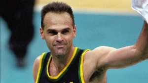 Notícias ao Minuto Brasil - Esporte - Oscar Schmidt é cremado com a camisa da seleção brasileira de basquete