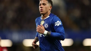 Notícias ao Minuto Brasil - Esporte - Enzo perde braçadeira após castigo do Chelsea: 