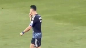 Notícias ao Minuto Brasil - Esporte - Cristiano Ronaldo se irrita com gritos por Messi e reação viraliza