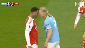 Notícias ao Minuto Brasil - Esporte - Haaland e Gabriel se estranham, e lance gera polêmica na Premier League