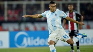 Notícias ao Minuto Brasil - Esporte - Carlos Vinícius perde 3 pênaltis, tem gol anulado, e Grêmio empata na Sul-Americana