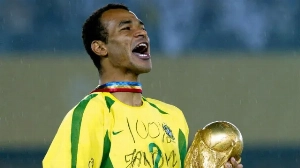 Notícias ao Minuto Brasil - Esporte - Brasil, penta com Djalma, Nilton, Carlos, Cafu e Roberto, sofre nas laterais