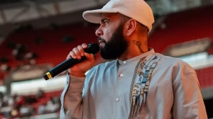 Notícias ao Minuto Brasil - Esporte - Dani Alves discursa em evento religioso em Madri: “Cristo me fez livre”