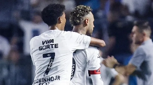 Notícias ao Minuto Brasil - Esporte - Neymar pede desculpas para Robinho Jr. e ameniza a briga: 'Futebol é assim'